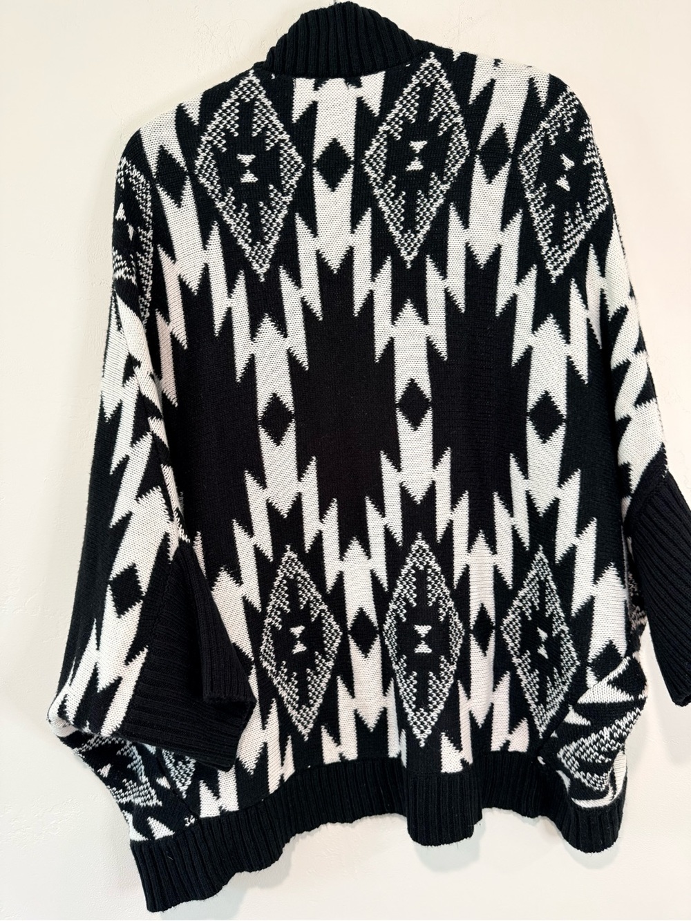 Maurices Black White Aztec Open Front Cardigan Sweater Size 1 M L Boho - Picture 6 of 9